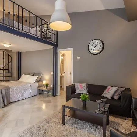 Gavidia Center Premium Suites, Free Parking סביליה